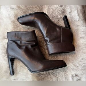 Nine West Dark Brown Soft Leather Ankle Boots w 3 1/2” Heel & Fold-over Collar